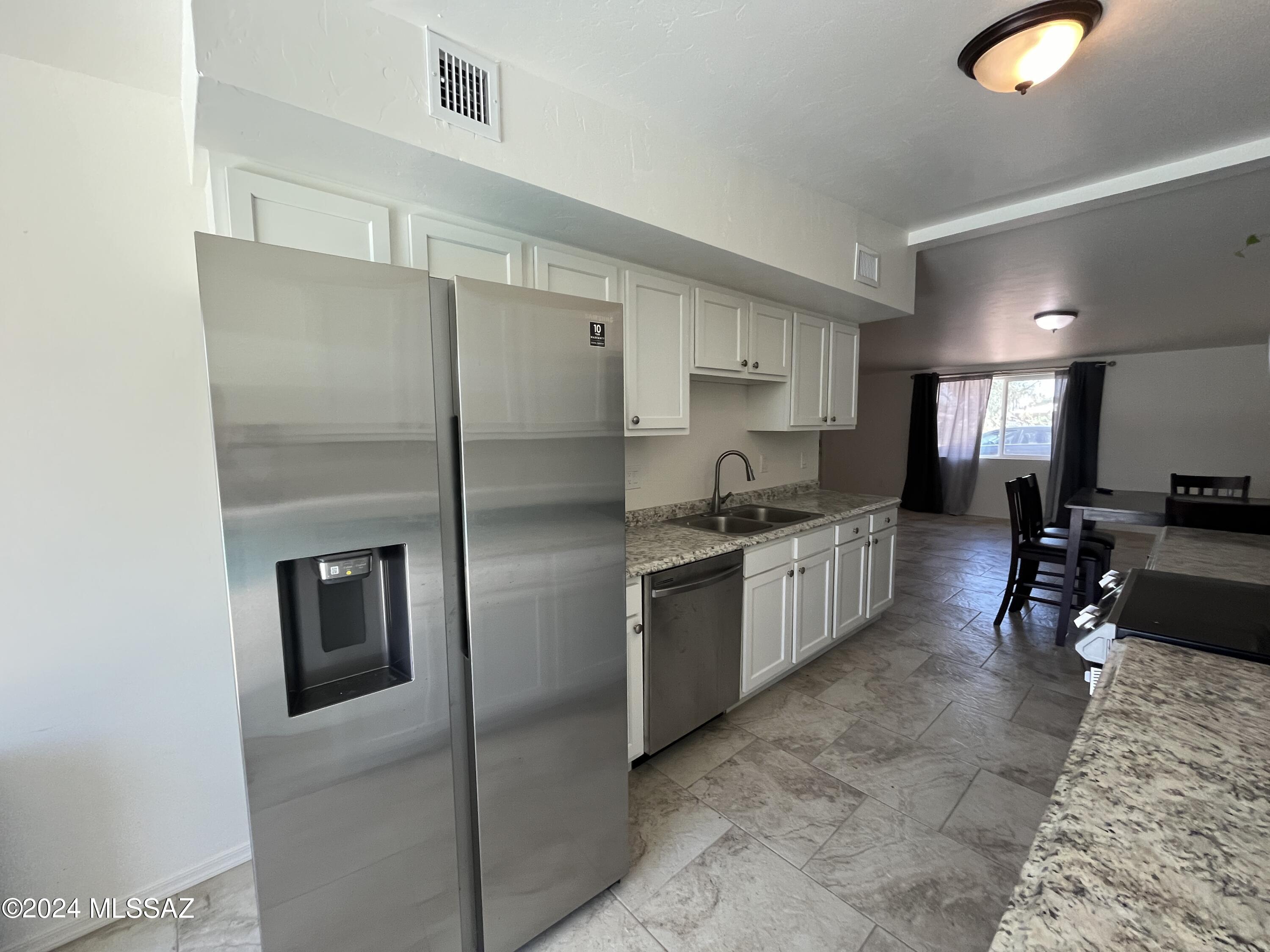 215 West Navajo Road, Unit A Tucson, AZ 85705 - Photo 10 of 34