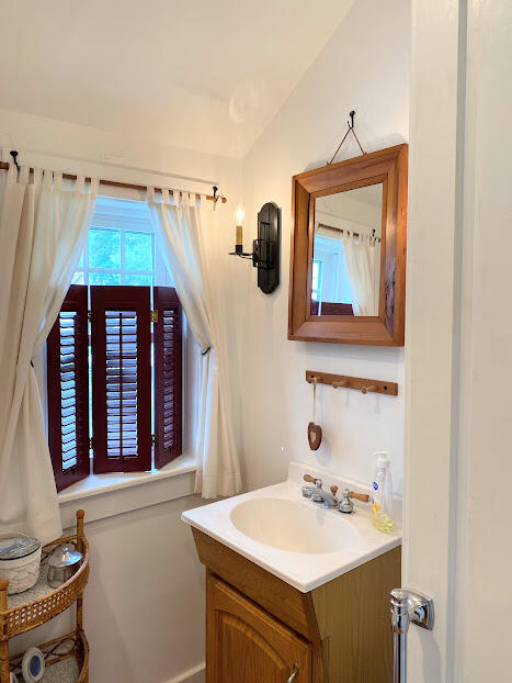 111 Old Bar Harbor Road Bar Harbor, ME 04609 - Photo 17 of 74 111 Old BH Rd Half Bath2
