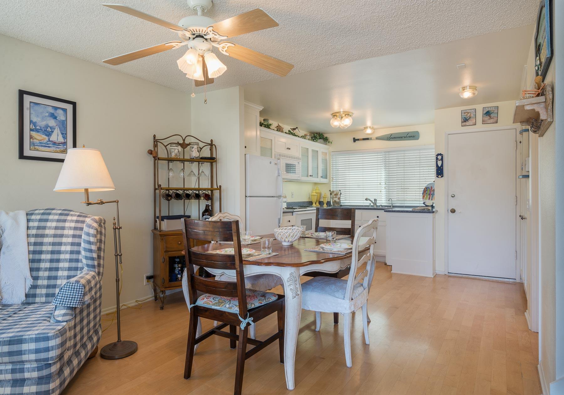 4700 Sandyland Road, Unit 59 Carpinteria, CA 93013 - Photo 2 of 12 Dining/Kitchen