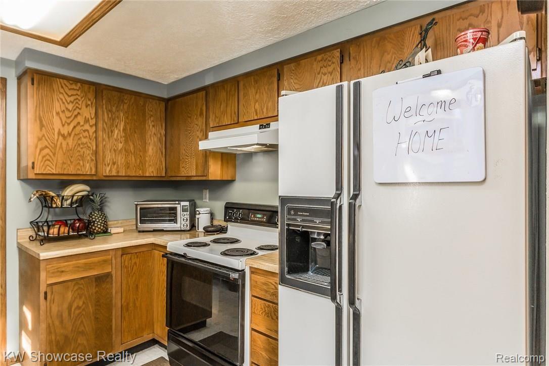 5317 Wayne Road White Lake, MI 48383 - Photo 15 of 42 013-3732599-medium.jpg