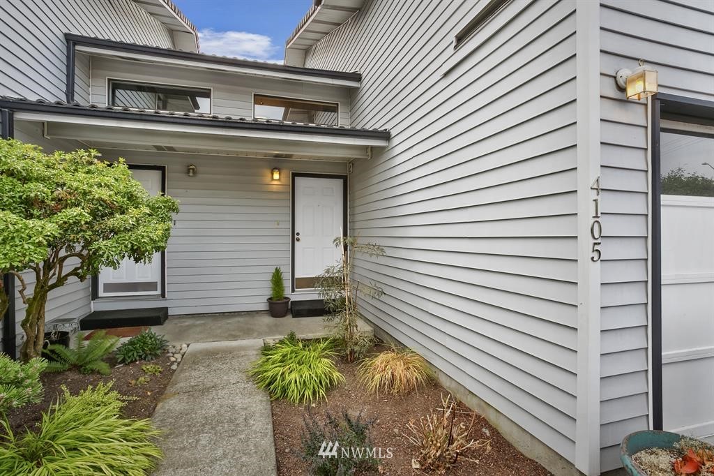 4105 Northeast 5th Street, Unit 4105 Renton, WA 98059 - Photo 2 of 17