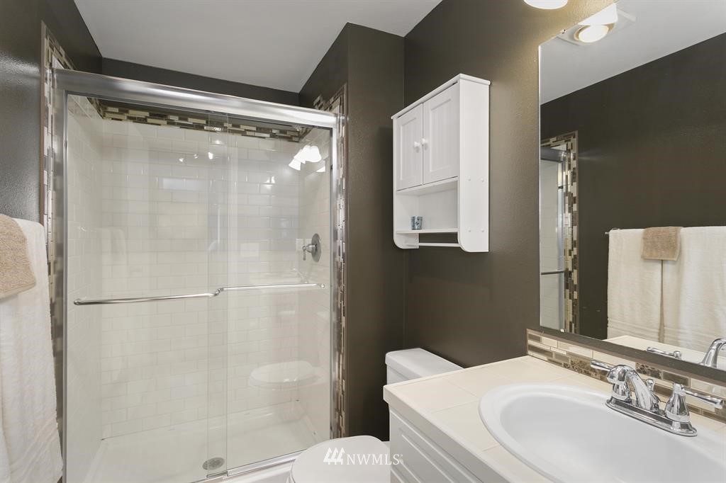 4105 Northeast 5th Street, Unit 4105 Renton, WA 98059 - Photo 13 of 17
