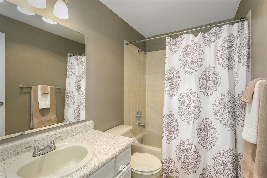 4105 Northeast 5th Street, Unit 4105 Renton, WA 98059 - Photo 16 of 17