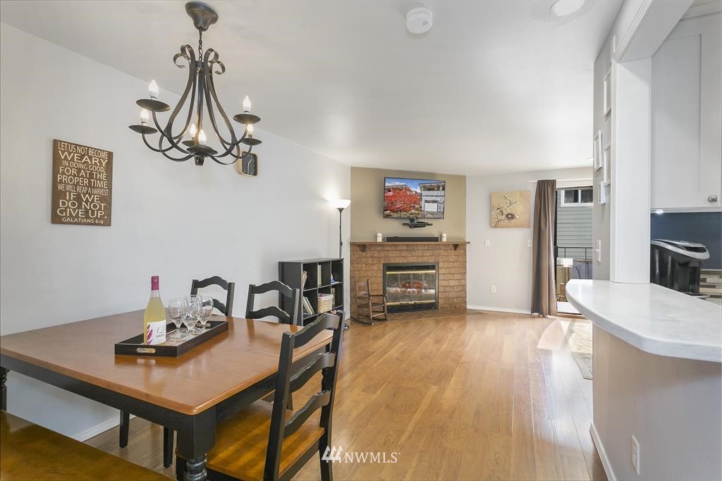 4105 Northeast 5th Street, Unit 4105 Renton, WA 98059 - Photo 5 of 17