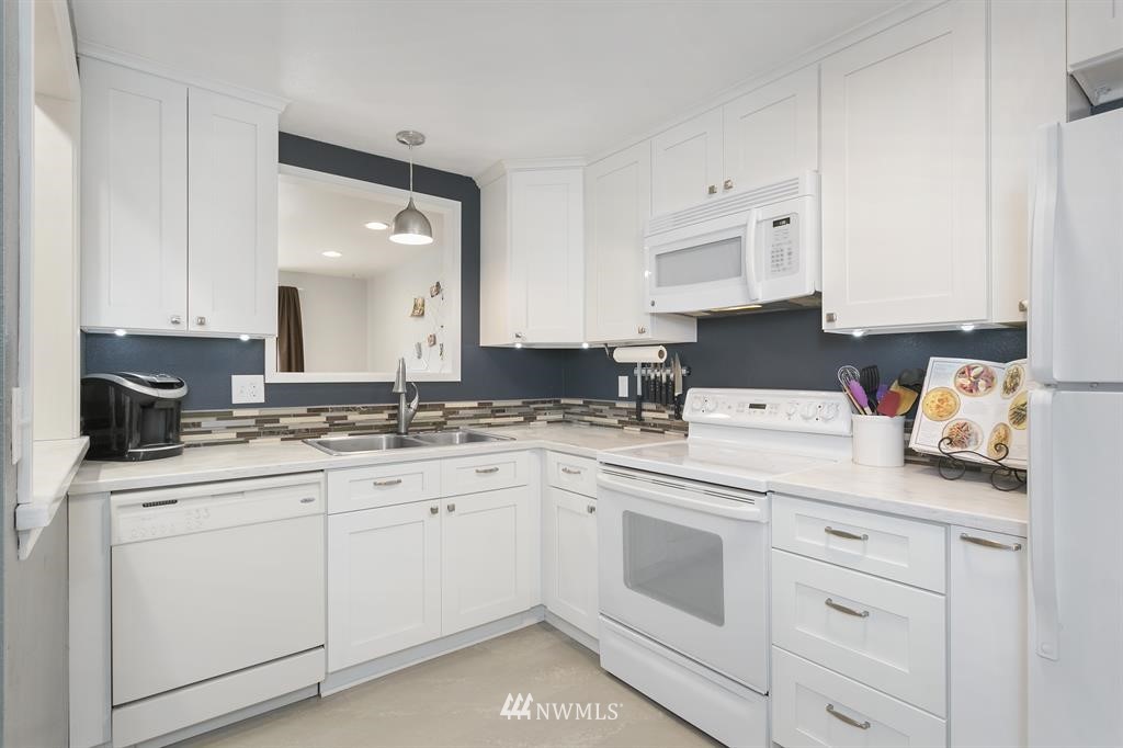 4105 Northeast 5th Street, Unit 4105 Renton, WA 98059 - Photo 7 of 17
