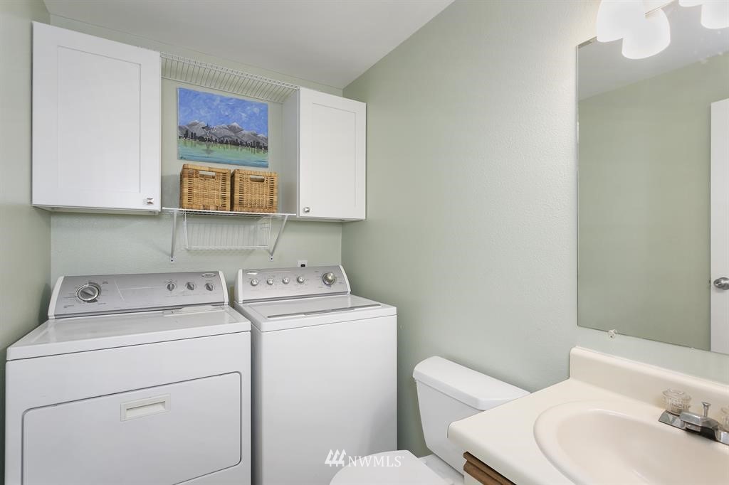 4105 Northeast 5th Street, Unit 4105 Renton, WA 98059 - Photo 8 of 17