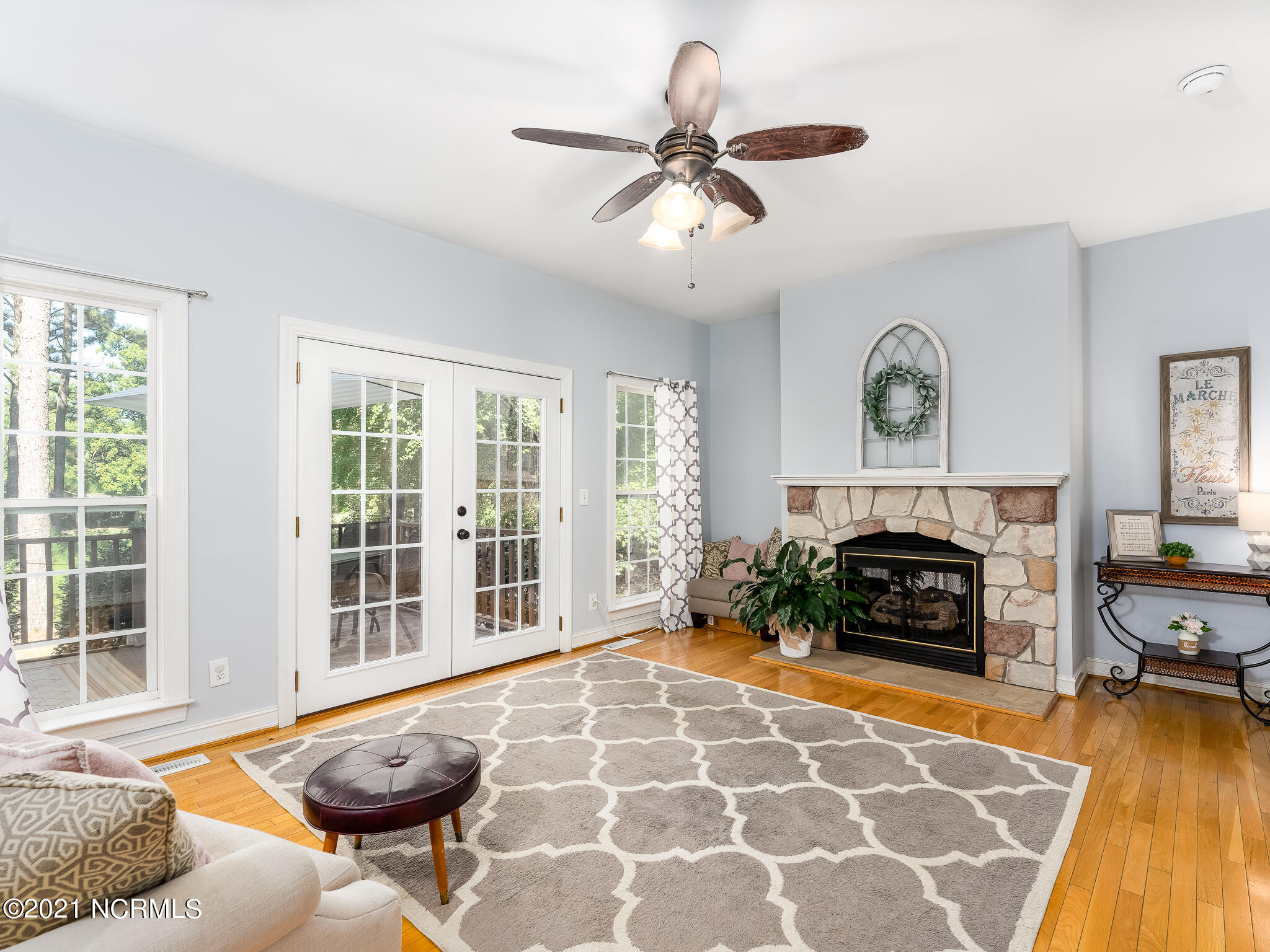 3988 Niagara Carthage Road Carthage, NC 28327 - Photo 6 of 12 living room-3
