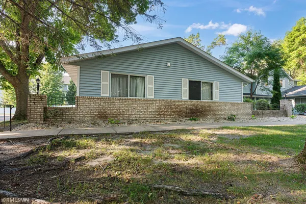 $199,888 | 1202 West Royal Oaks Drive, Shoreview, MN 55126