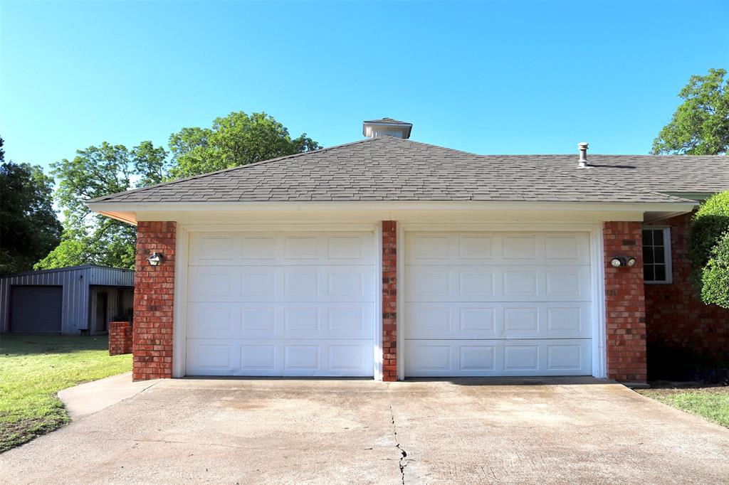 211 Spill Street Winters, TX 79567 - Photo 9 of 40
