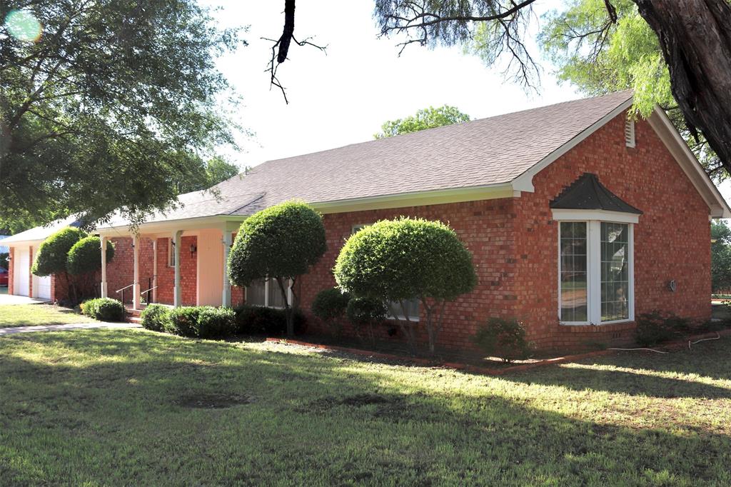 211 Spill Street Winters, TX 79567 - Photo 10 of 40