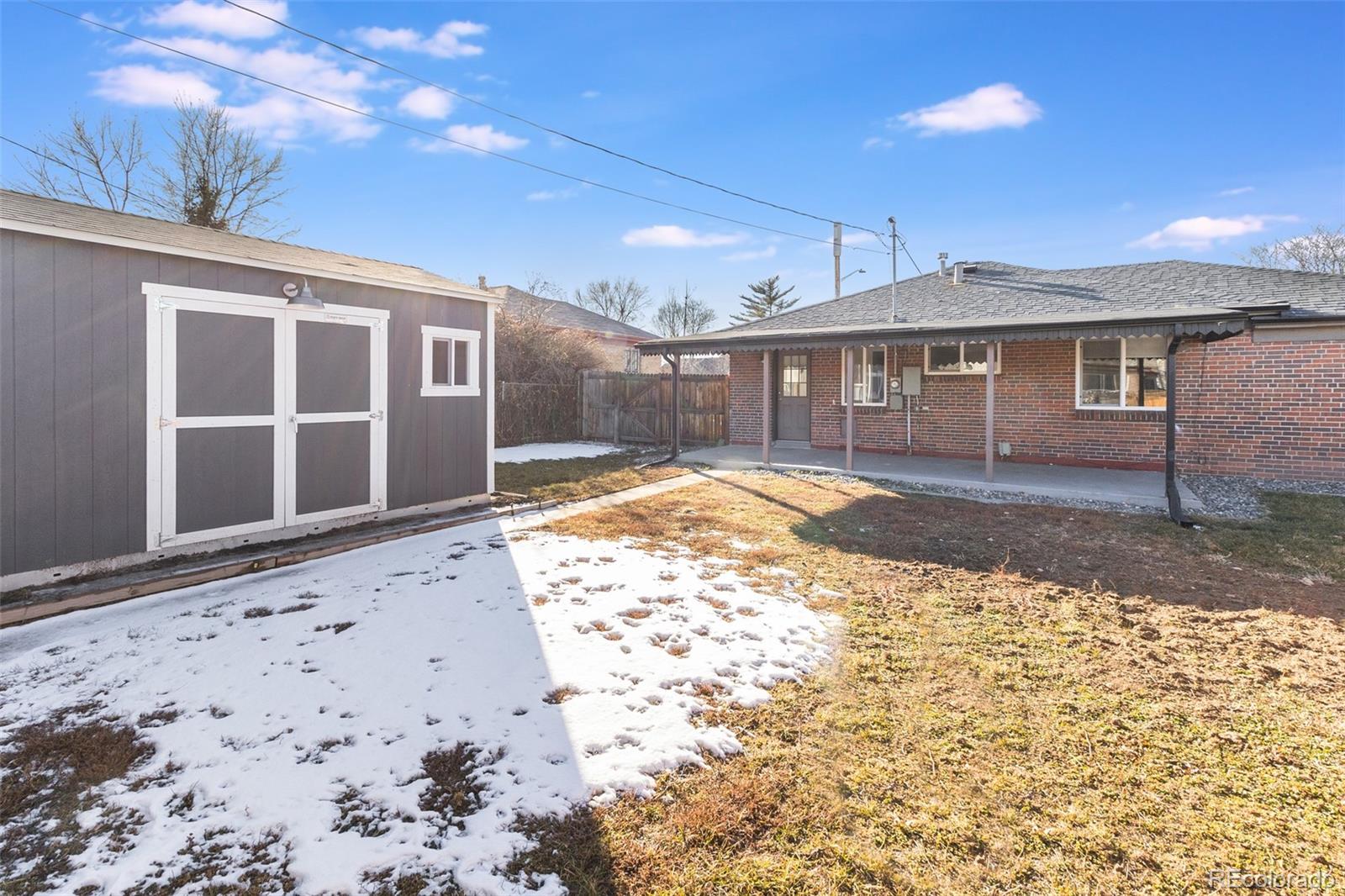 3040 Cook Street Denver, CO 80205 - Photo 7 of 19 a front view of a house