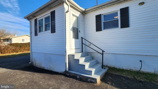 $299,900 | 1303 Newport Gap Pike, Wilmington, DE 19804