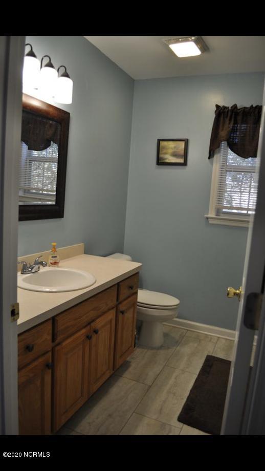 216 Stony Branch Road New Bern, NC 28562 - Photo 15 of 24 hall bath