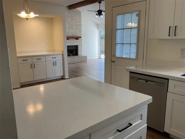 $2,100 | 28 East Lance Leaf Road, The Woodlands, TX 77381