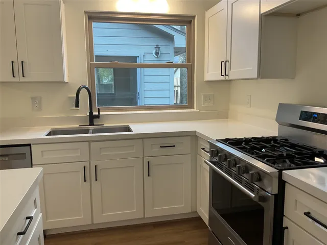 $2,100 | 28 East Lance Leaf Road, The Woodlands, TX 77381