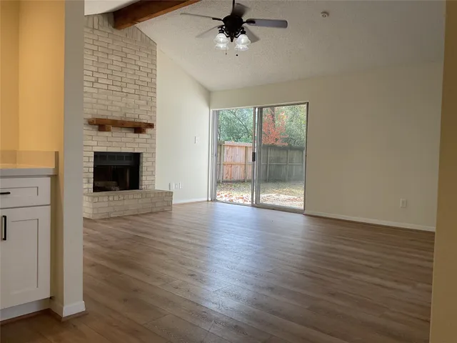 $2,100 | 28 East Lance Leaf Road, The Woodlands, TX 77381