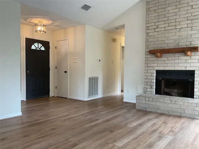 $2,100 | 28 East Lance Leaf Road, The Woodlands, TX 77381