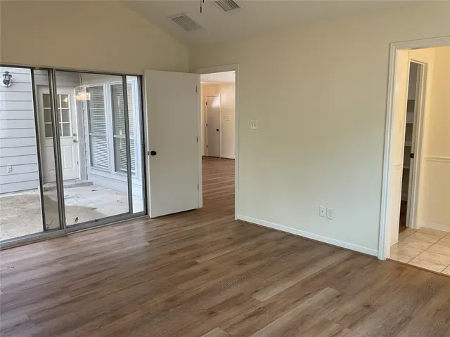 $2,100 | 28 East Lance Leaf Road, The Woodlands, TX 77381