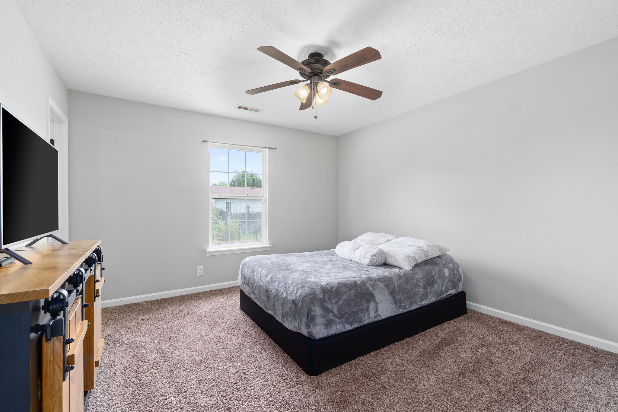 963 State Line Road Oak Grove, KY 42262 - Photo 22 of 33 a bedroom with a bed and a window