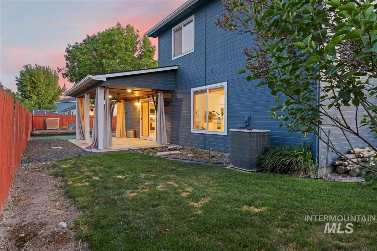 80 Cobblestone Court Middleton, ID 83644 - Photo 29 of 48 Private backyard featuring a covered patio with built-in lighting, sliding glass door access, and a manicured lawn