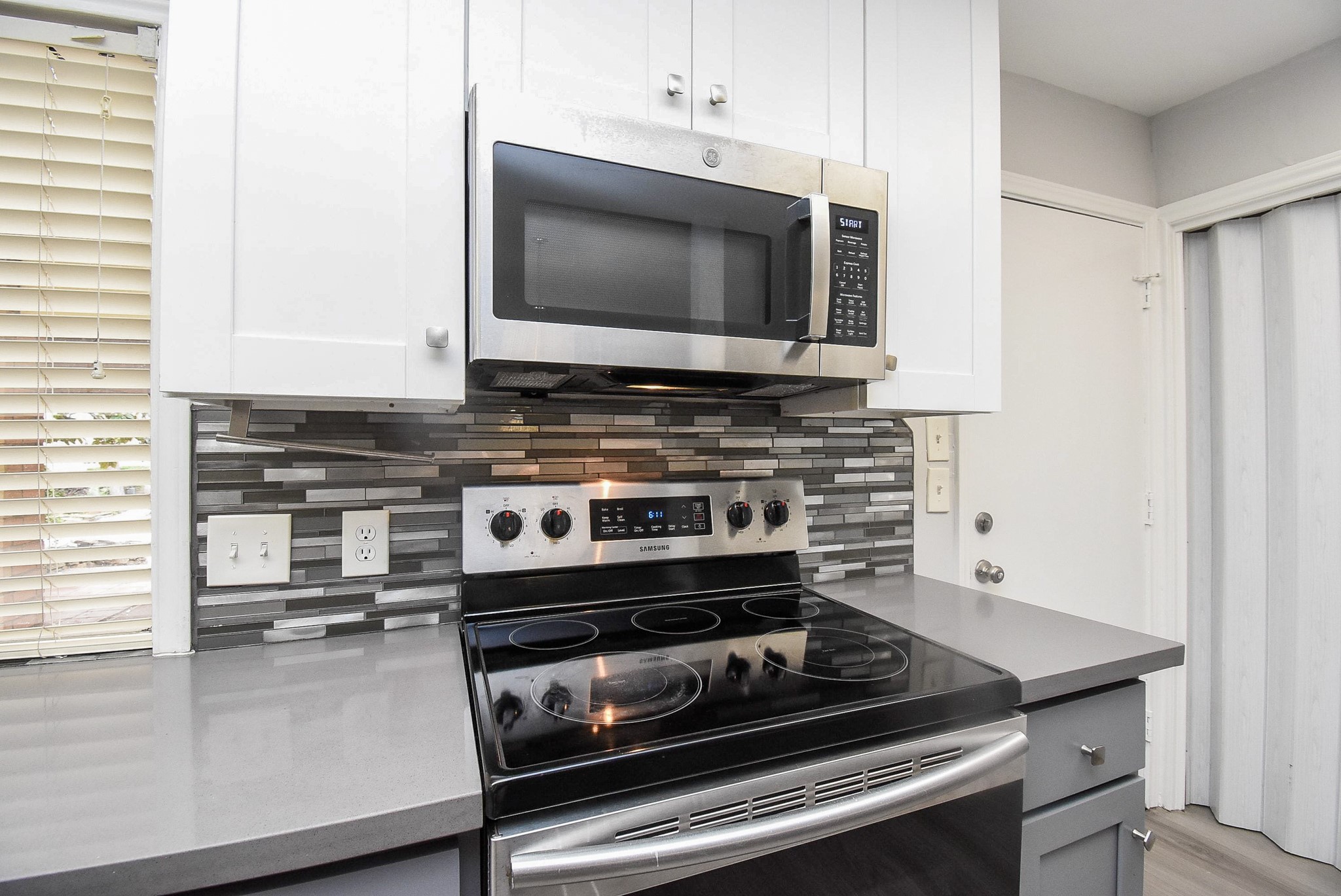 201 Vanderpool Lane, Unit 113 Houston, TX 77024 - Photo 18 of 45 a kitchen with a stove and a microwave
