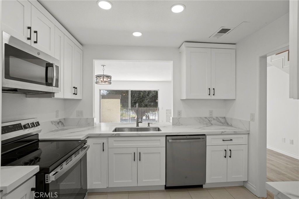 4719 Knickerbocker Lane Riverside, CA 92501 - Photo 2 of 21