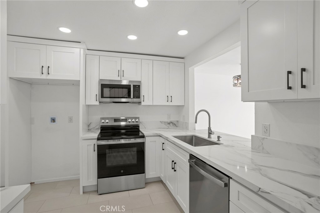 4719 Knickerbocker Lane Riverside, CA 92501 - Photo 2 of 21