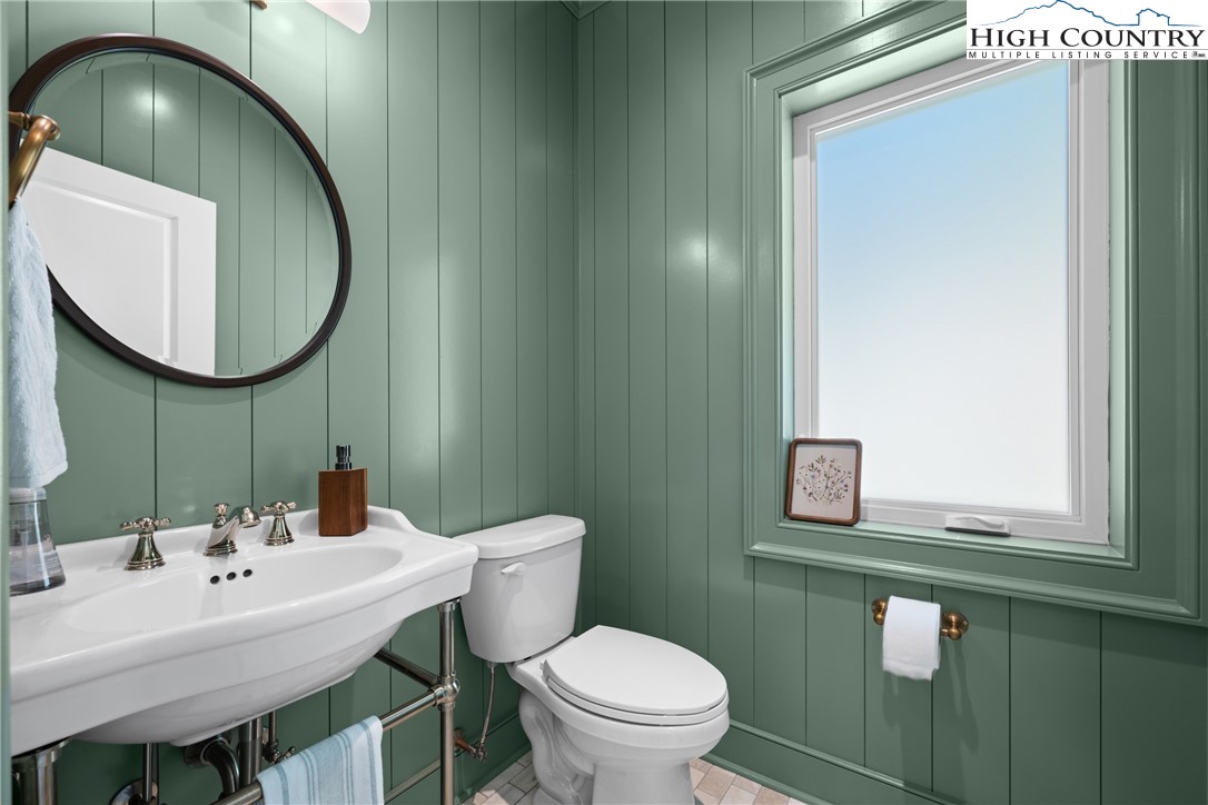 2181 Broadstone Road Banner Elk, NC 28604 - Photo 17 of 38 a bathroom with a toilet a sink and mirror