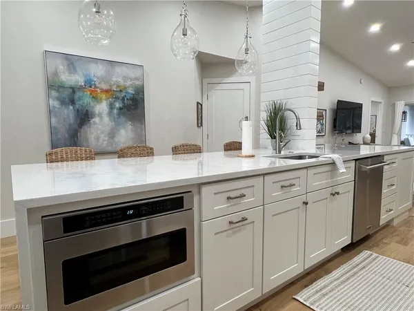 $6,500 | 7087 Barrington Circle, Unit 201, Naples, FL 34108