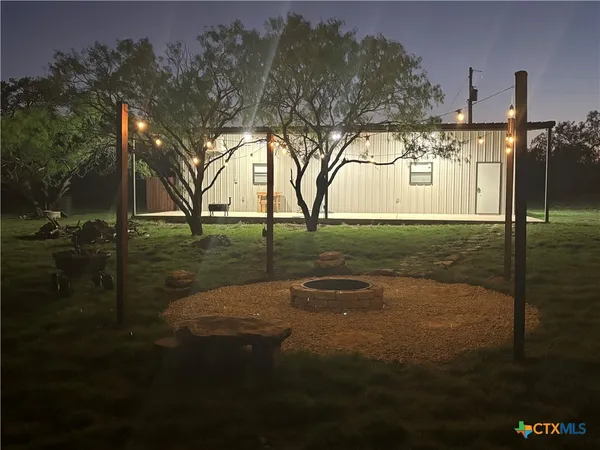 a house view with backyard space