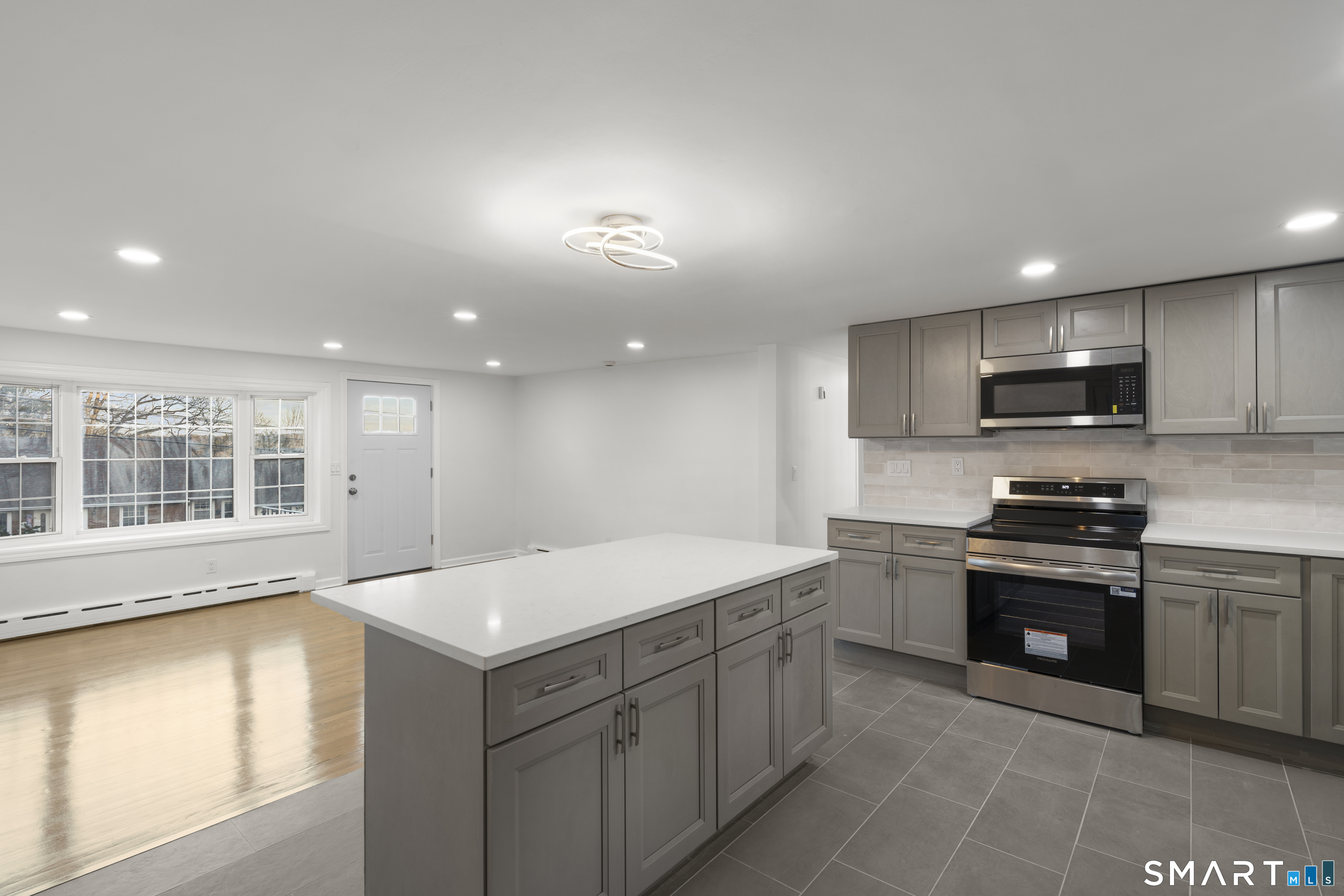 311 Colonial Street Watertown, CT 06779 - Photo 14 of 37