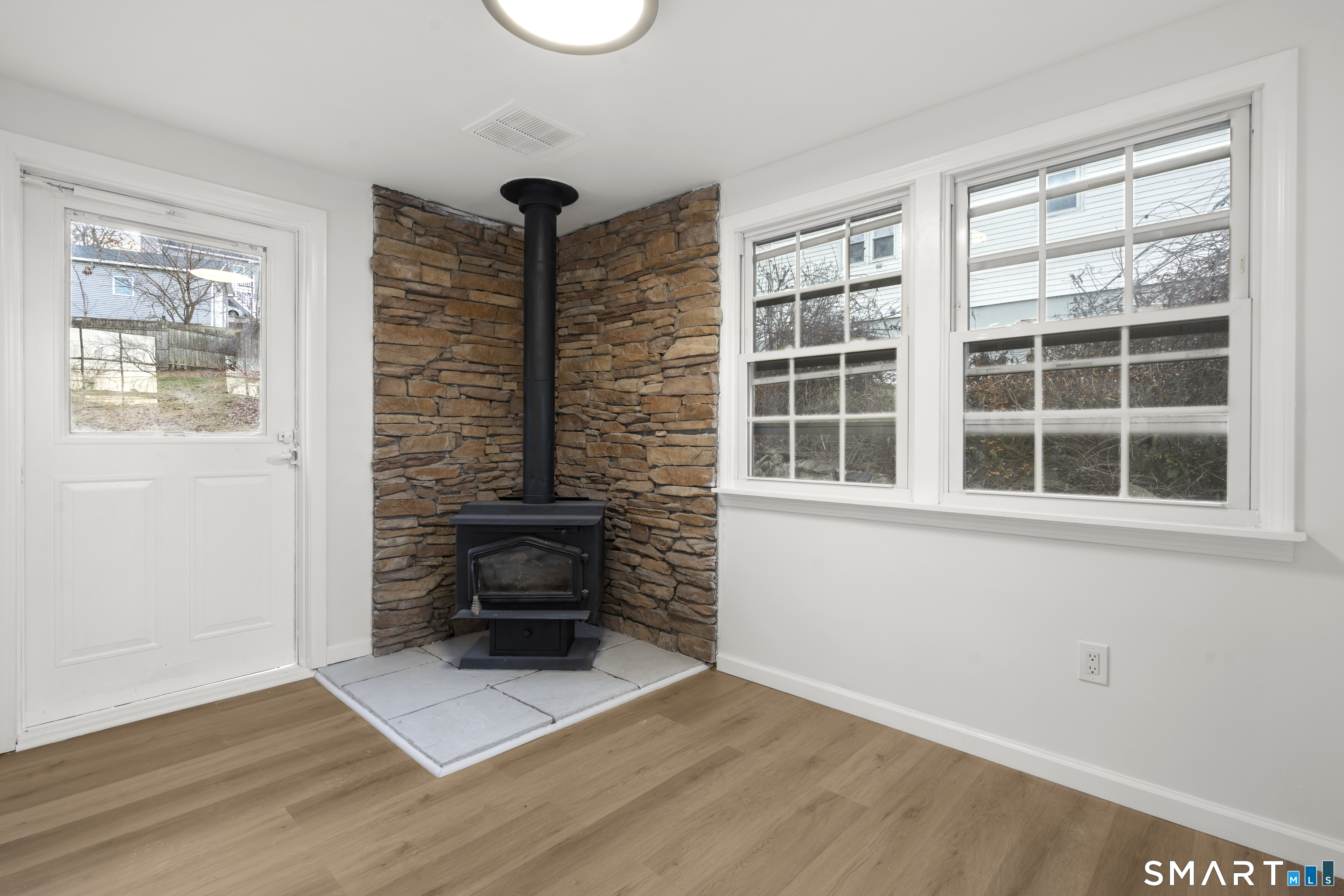 311 Colonial Street Watertown, CT 06779 - Photo 19 of 37