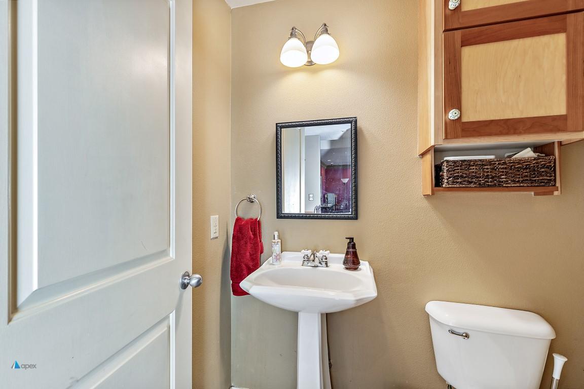 960 West Linn Road Eagle Point, OR 97524 - Photo 28 of 62 1/2 Bath