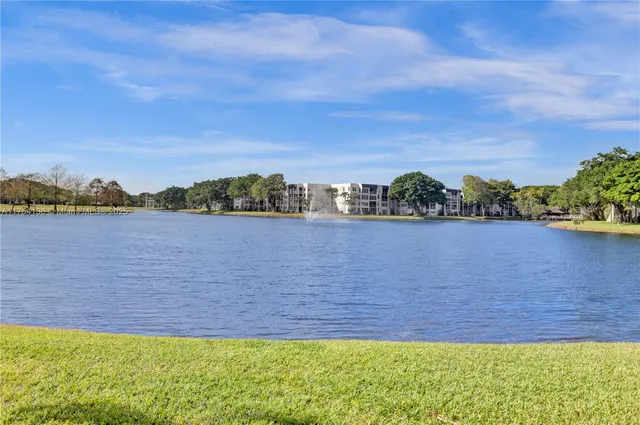 $290,000 | 1524 Whitehall Drive, Unit 102, Davie, FL 33324