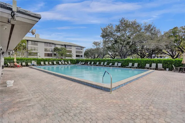 $290,000 | 1524 Whitehall Drive, Unit 102, Davie, FL 33324