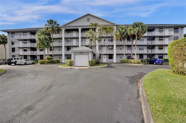 $290,000 | 1524 Whitehall Drive, Unit 102, Davie, FL 33324