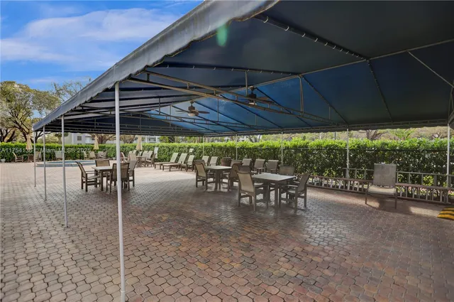 $290,000 | 1524 Whitehall Drive, Unit 102, Davie, FL 33324