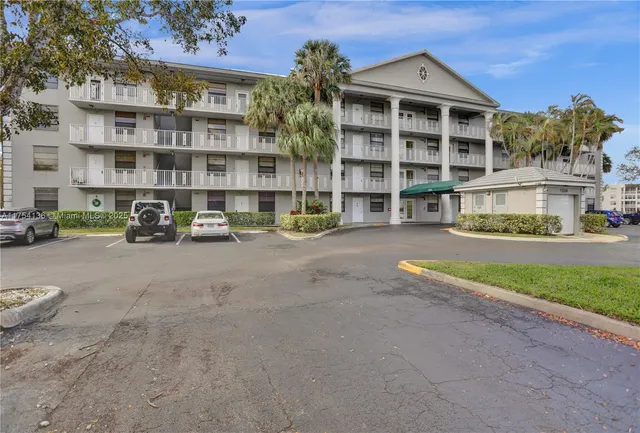 $290,000 | 1524 Whitehall Drive, Unit 102, Davie, FL 33324