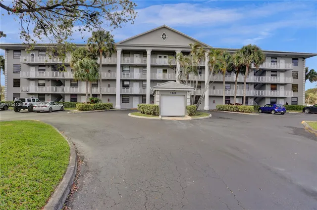 $290,000 | 1524 Whitehall Drive, Unit 102, Davie, FL 33324
