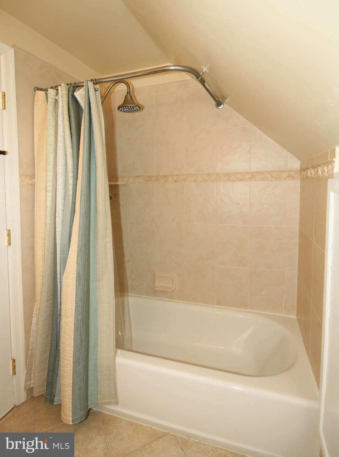 13112 Poplar Tree Road Fairfax, VA 22033 - Photo 16 of 29 Bath
