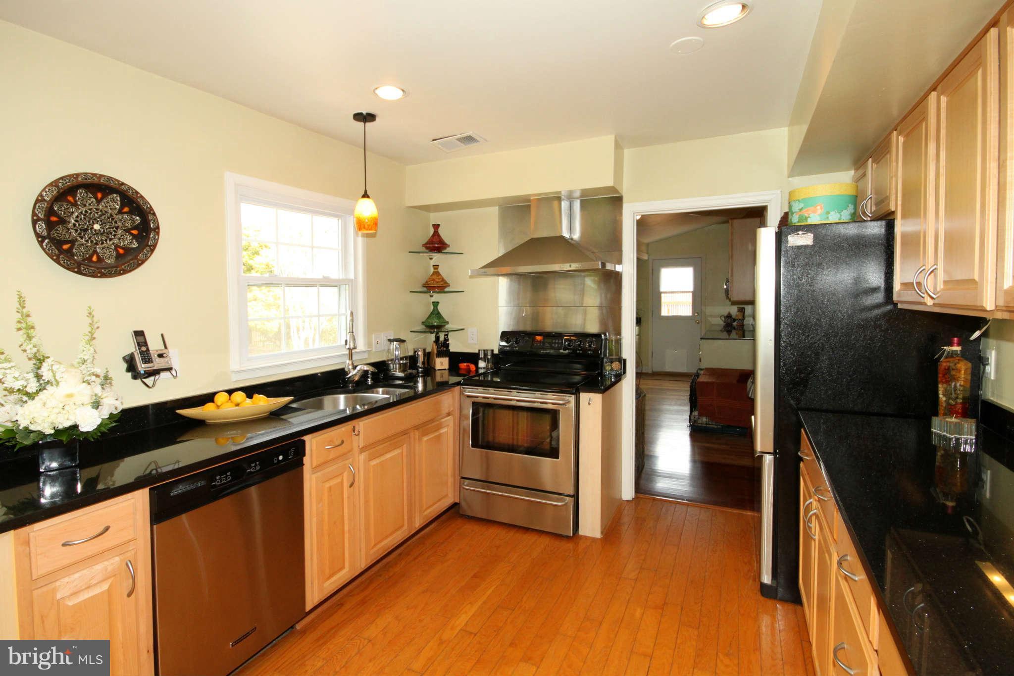 13112 Poplar Tree Road Fairfax, VA 22033 - Photo 8 of 29 Kitchen
