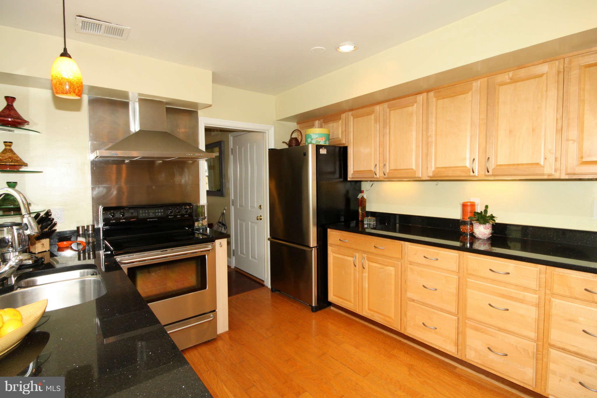 13112 Poplar Tree Road Fairfax, VA 22033 - Photo 9 of 29 Kitchen