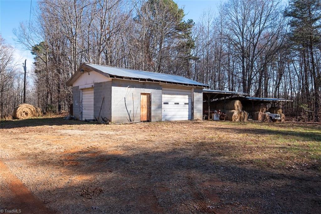 1316 Locust Grove Road Mount Airy, NC 27030 - Photo 5 of 36