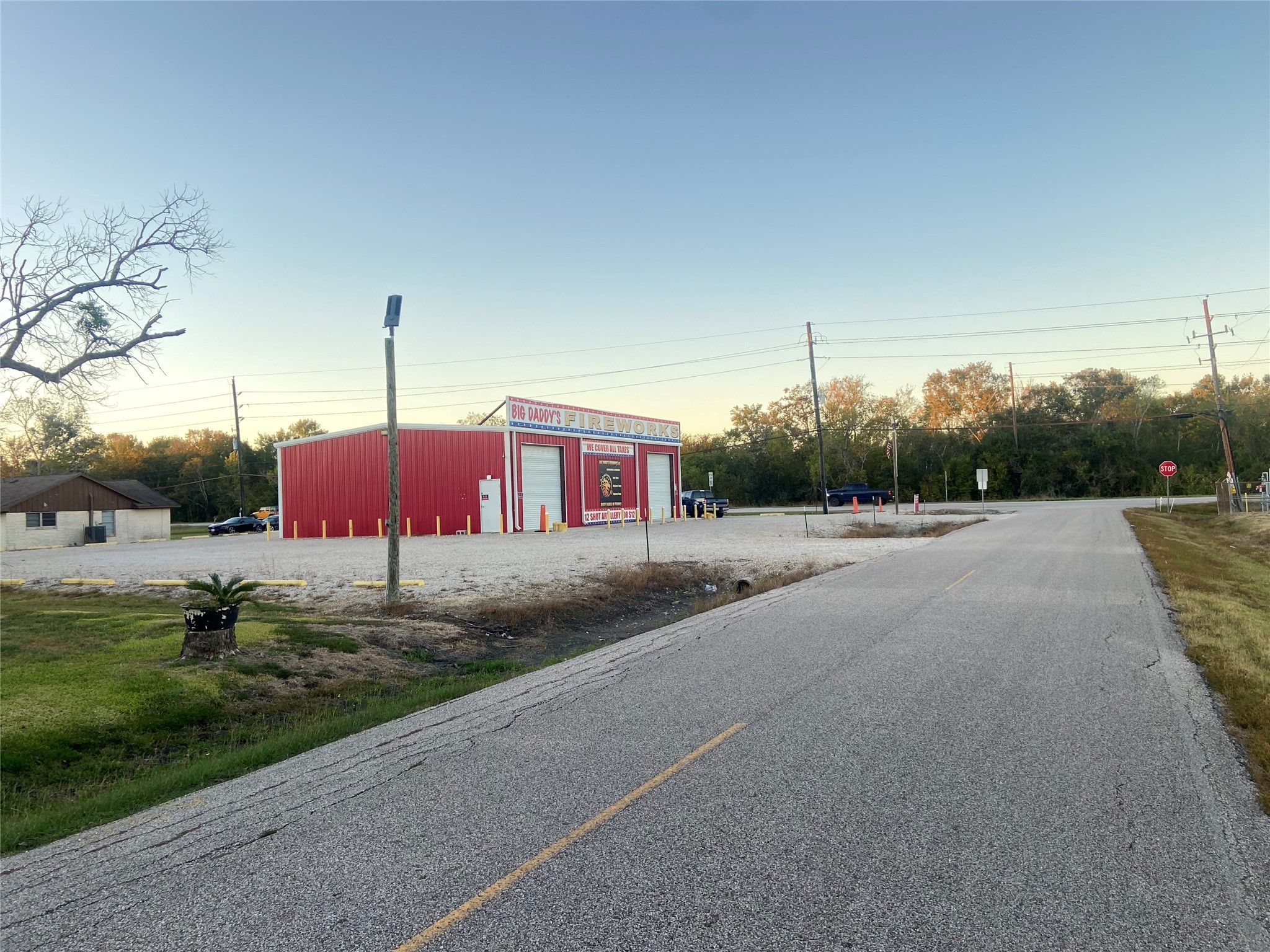 16118 County Road 897 Rosharon, TX 77583 - Photo 6 of 12 a front view of a house with garden