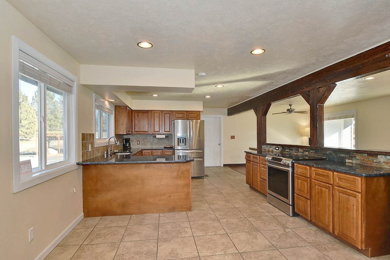 3120 East Center Road Mead, WA 99021 - Photo 3 of 20