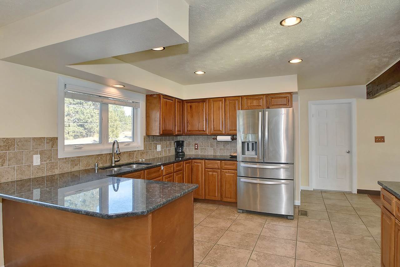 3120 East Center Road Mead, WA 99021 - Photo 4 of 20