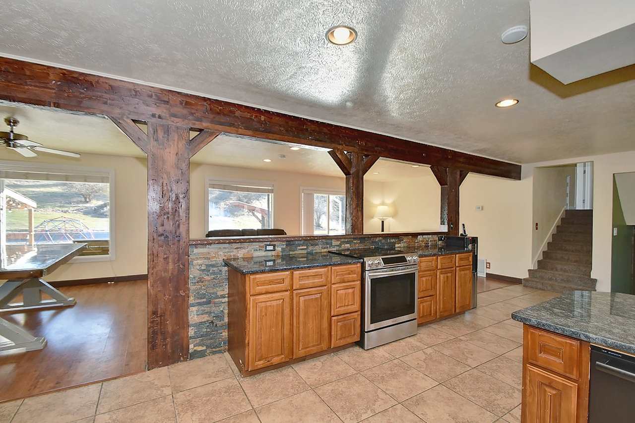 3120 East Center Road Mead, WA 99021 - Photo 5 of 20