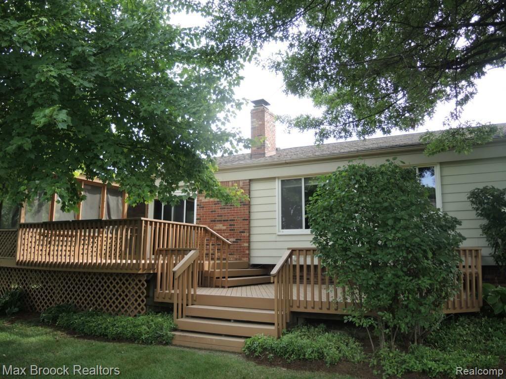 266 Union Drive Rochester, MI 48307 - Photo 22 of 27 DECK & SCREEN PORCH