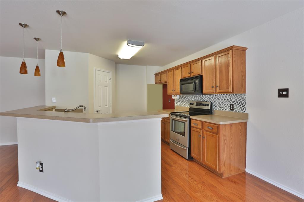 809 Robbin Circle McKinney, TX 75072 - Photo 4 of 23