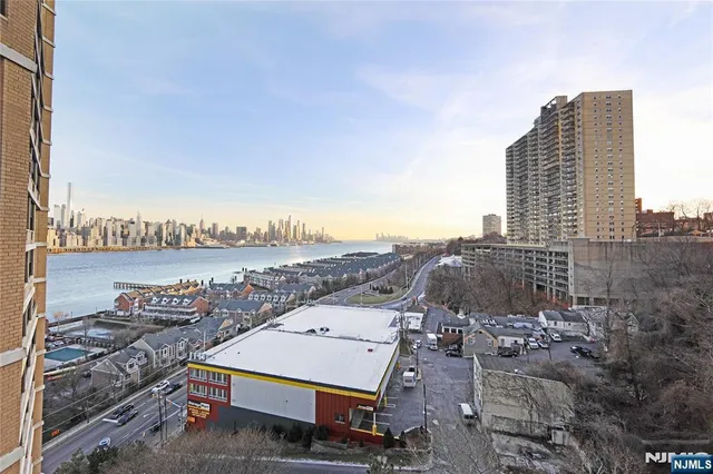 $449,000 | 7002 JFK Boulevard East, Unit 35A, Guttenberg, NJ 07093